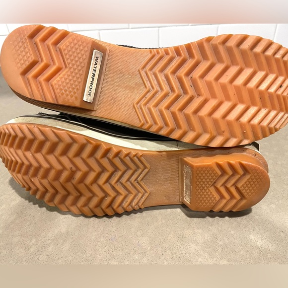 Sorel rain boots size 10 - Picture 3 of 7